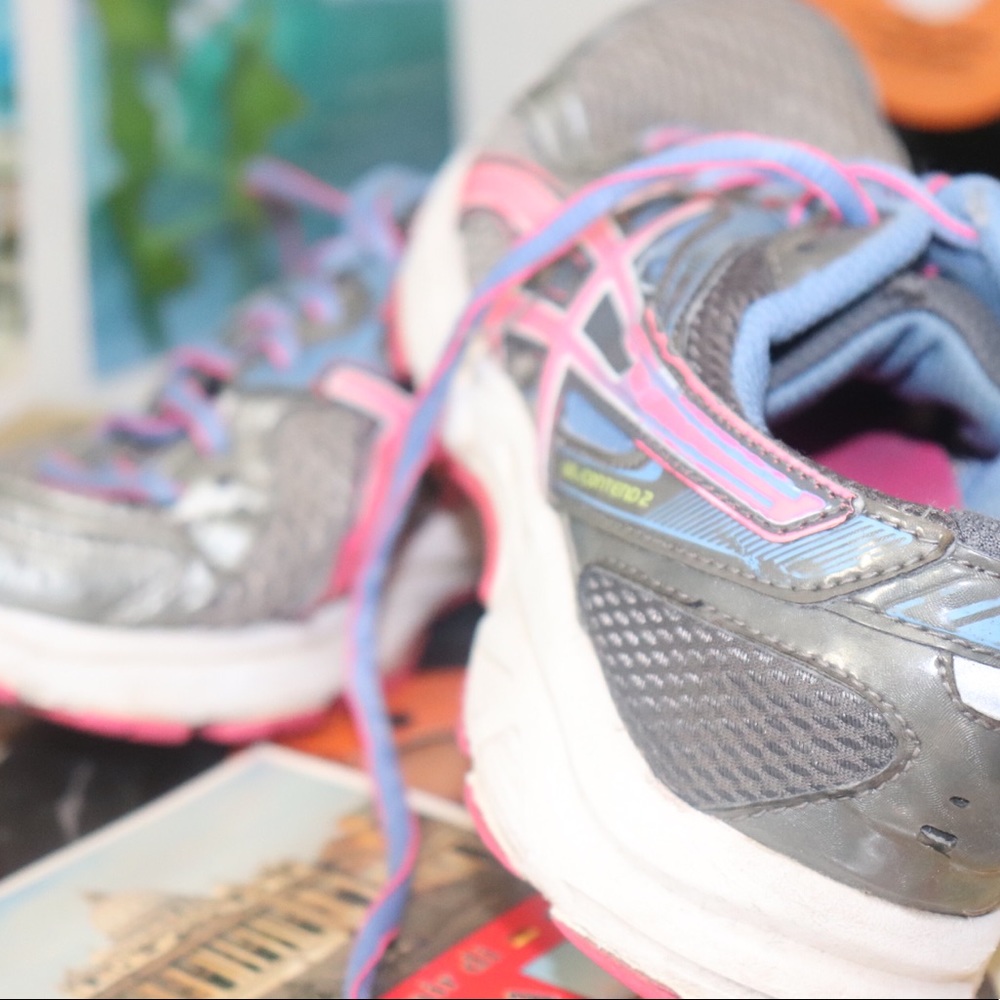 ASICS - Picture 3 of 3